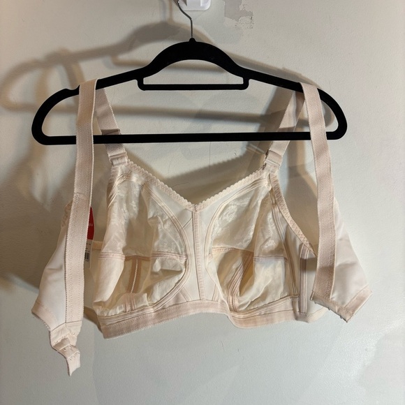 TRIUMPH Sz D100 Cream Lace Bra Underwire Free Double Layes Adjustable NEW - Picture 7 of 7